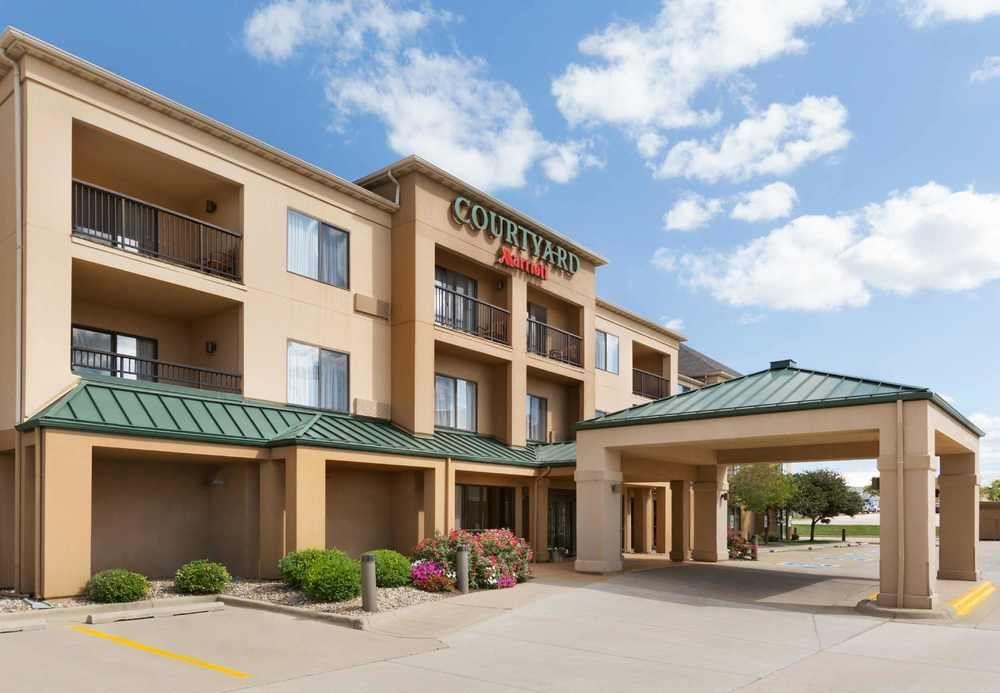 Courtyard By Marriott Bloomington Normal Hotel Eksteriør billede
