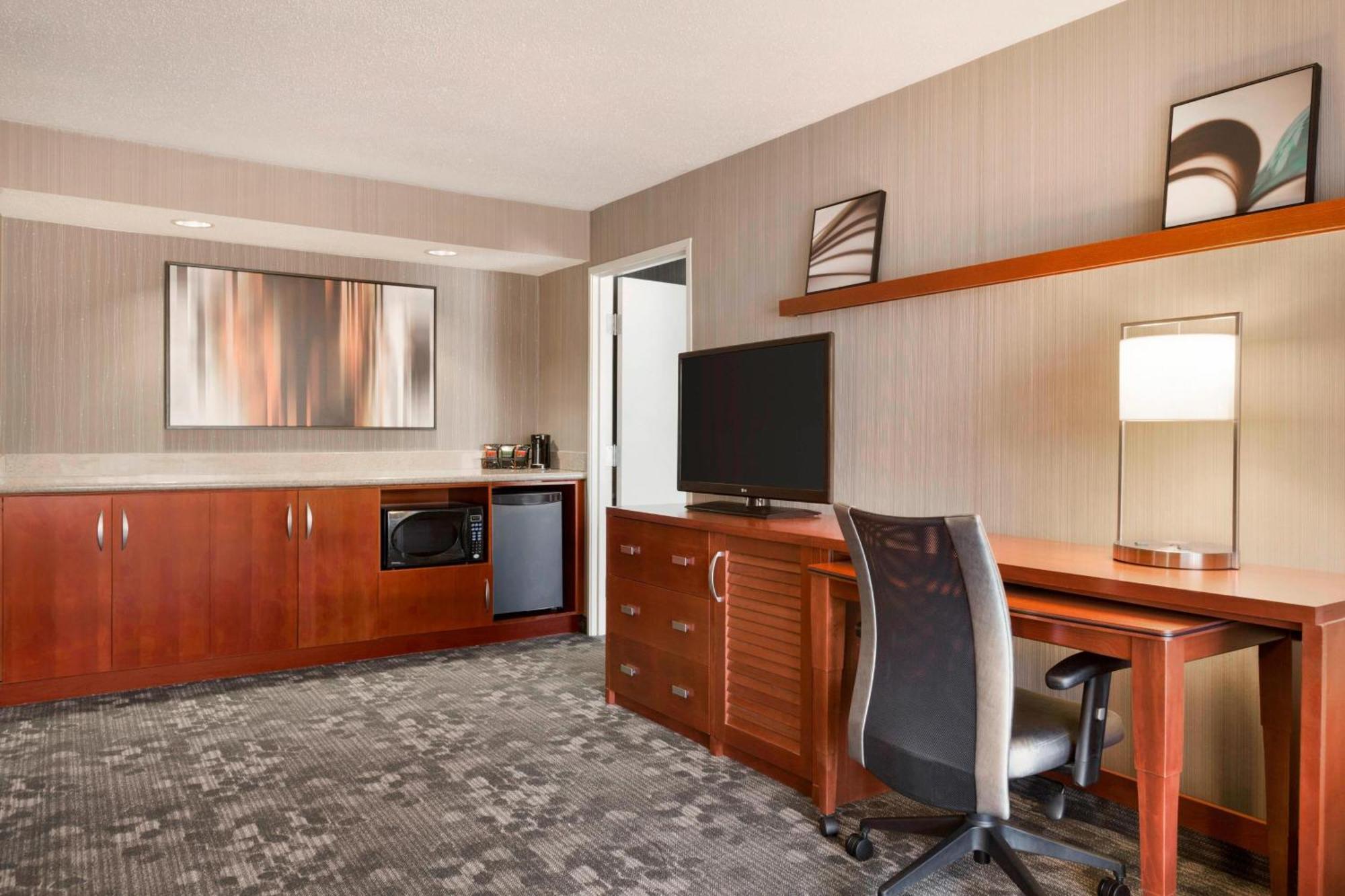 Courtyard By Marriott Bloomington Normal Hotel Eksteriør billede