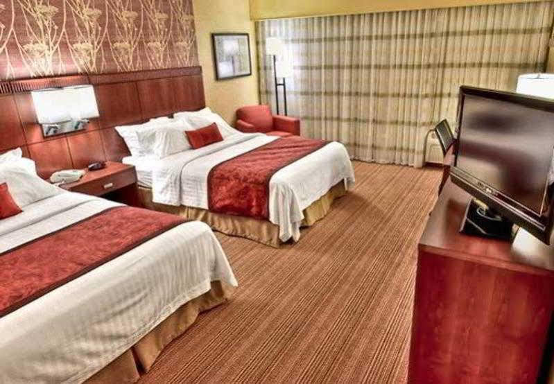 Courtyard By Marriott Bloomington Normal Hotel Eksteriør billede